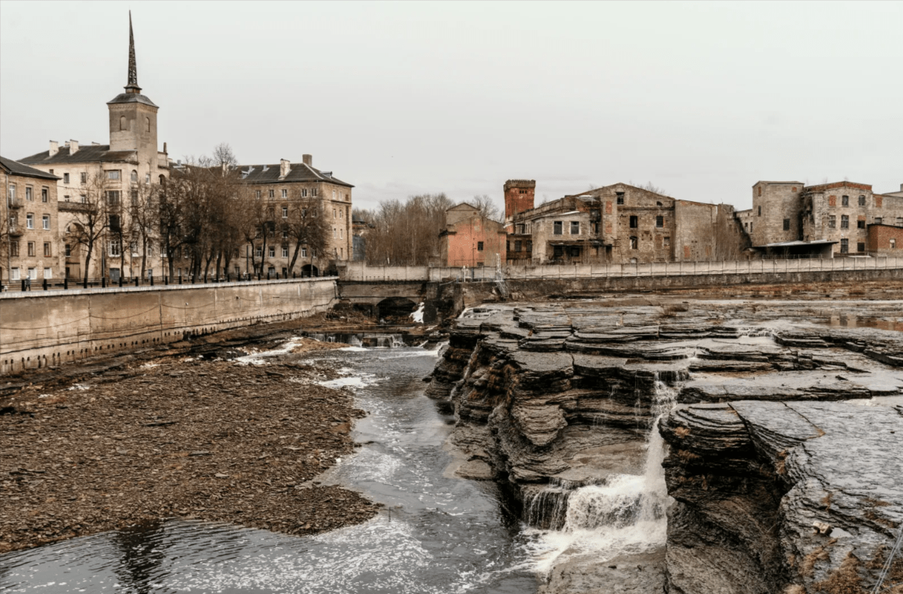 Discovering the Abandoned Kreenholm Textile Factory in Narva